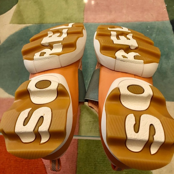 Sorel Kinetic Impact Strap Peach Blossom/Paradiso Size 8 - Picture 5 of 9